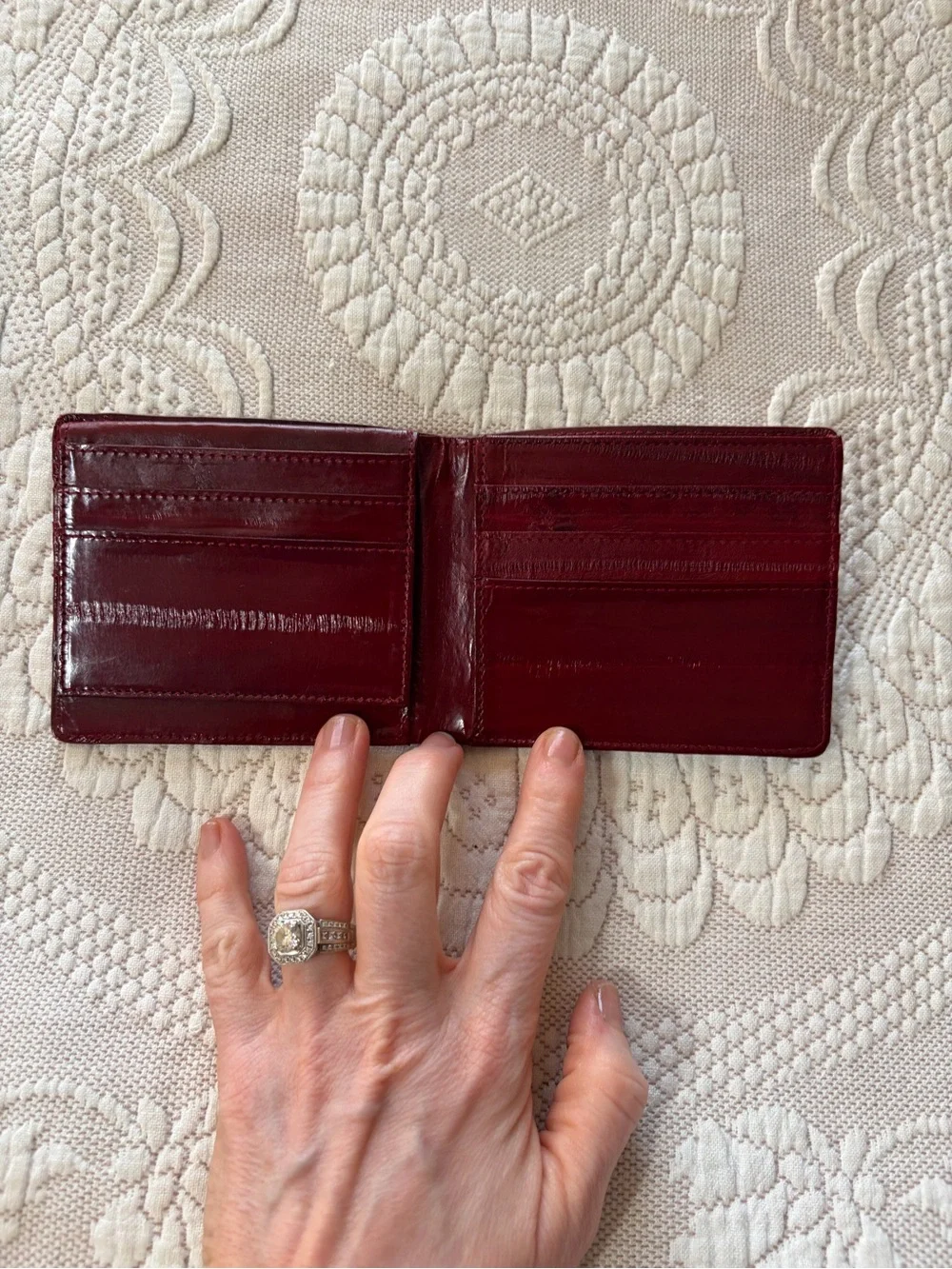 NWOT eelskin Men's Bifold Card Wallet in Deep Burgundy Red